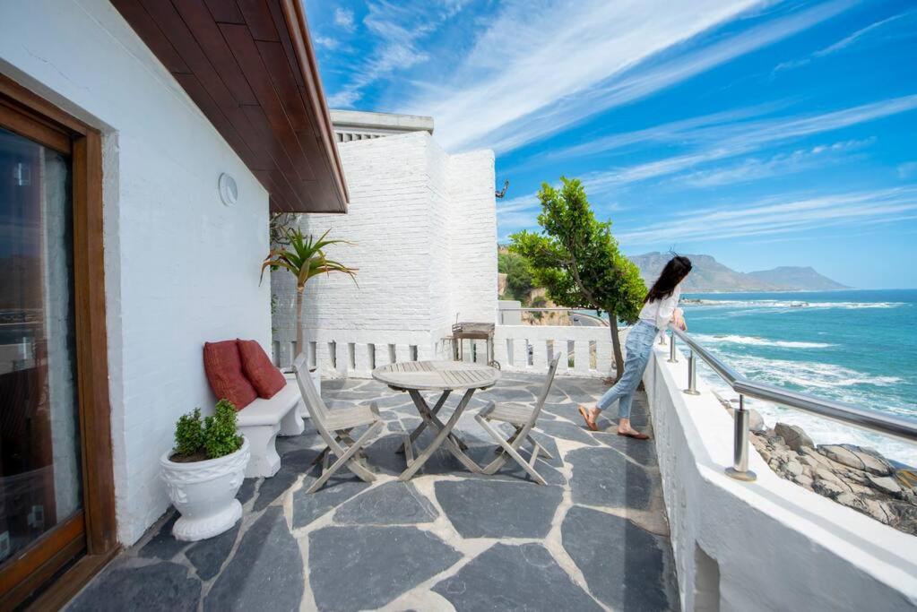 Bantry Bay Home With Atlantic Ocean Views Cape Town Bagian luar foto